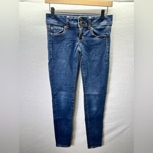 American Eagle stretch Skinny Jeans Womens 2 Blue Denim Comfy Chic Darker 2213